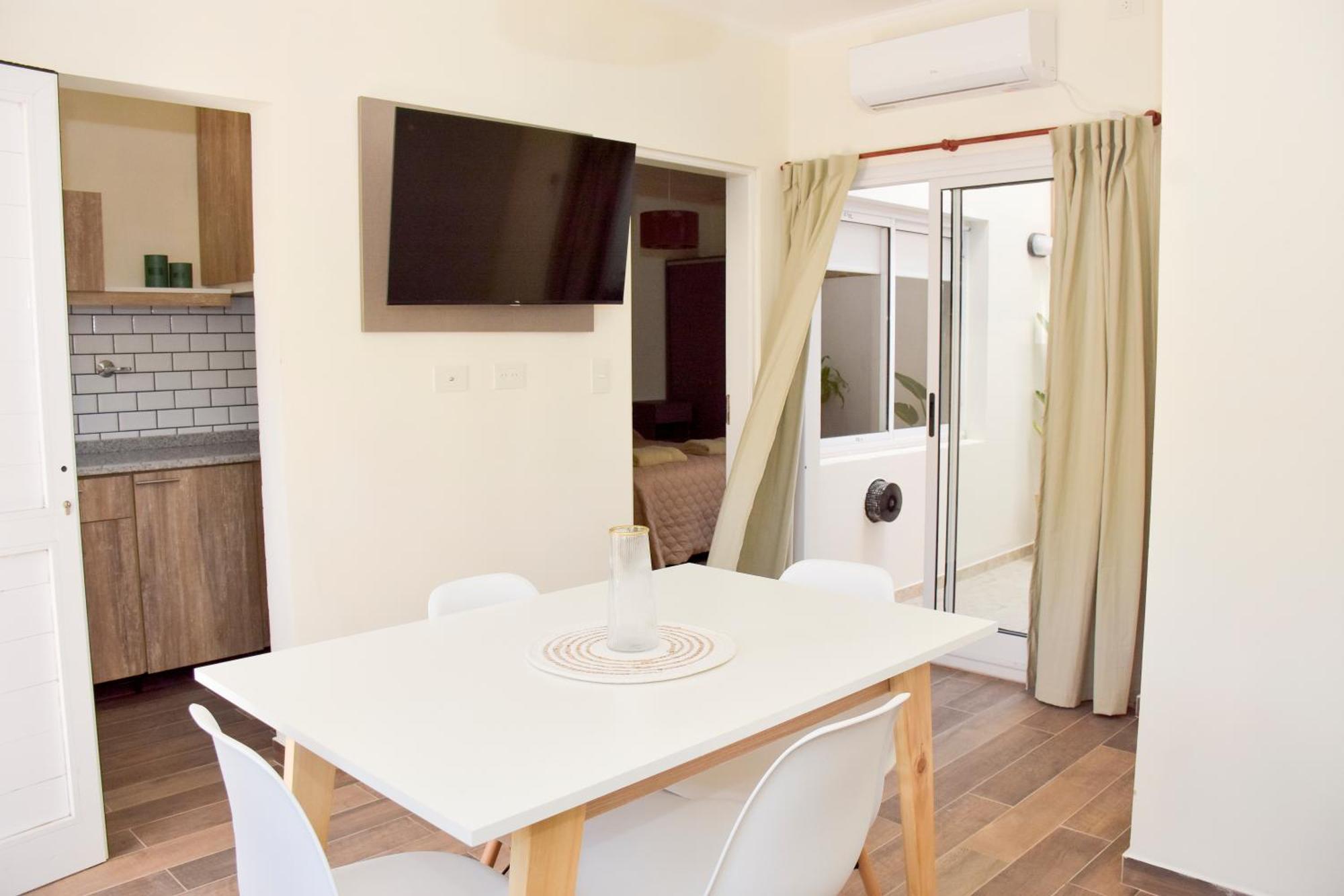 Fantastico Departamento En El Casco Antiguo De Chascomus, A 350 Metros De La Laguna! Ideal Parejas! *